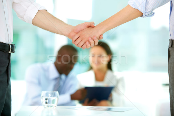 Foto d'archivio: Business · sostegno · foto · stretta · di · mano · business · partner · affrontare