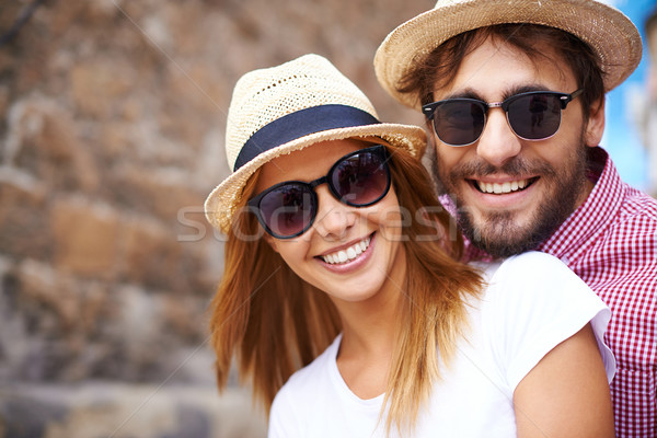 Fericit datele fata de fericit prieten ochelari de soare Imagine de stoc © pressmaster