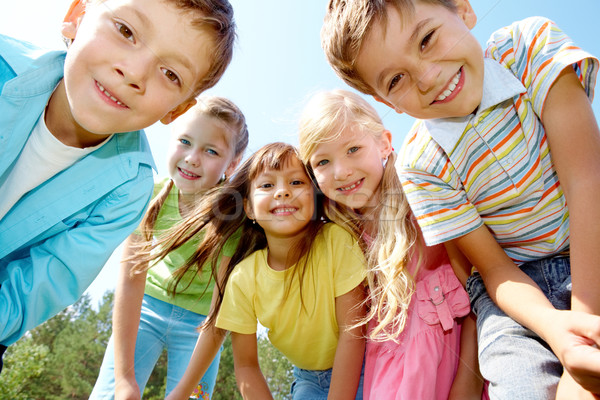 Cinco feliz crianças retrato ao ar livre olhando Foto stock © pressmaster