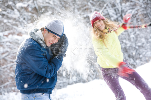 Stockfoto: Spelen · afbeelding · jonge · vrouw · sneeuwbal · gelukkig · sneeuw
