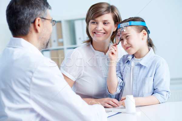 Beszél orvos aranyos lány anya tanácsadás Stock fotó © pressmaster