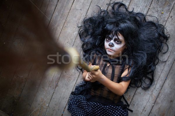 Stockfoto: Weird · meisje · portret · bezem · naar