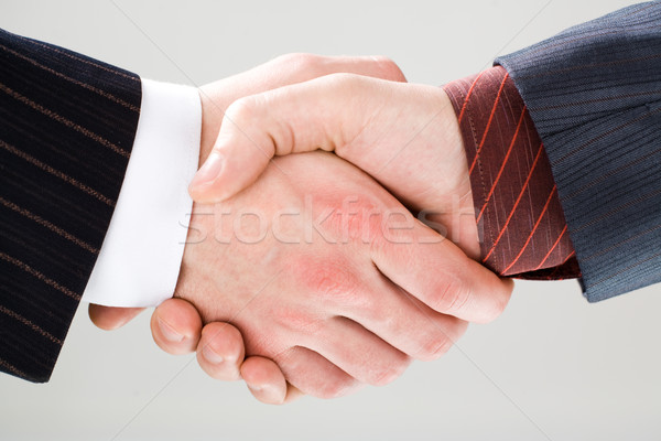 Acuerdo primer plano apretón de manos blanco manos Foto stock © pressmaster