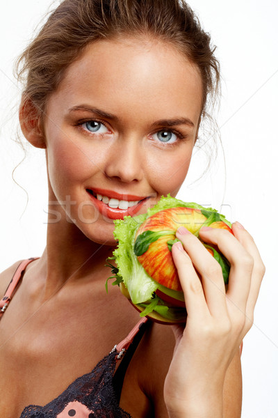 Brunch portré csinos fiatal lány zöldség hamburger Stock fotó © pressmaster