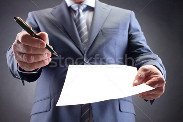 Vereinbarung Geschäftsmann halten Papier Stift Stock foto © pressmaster