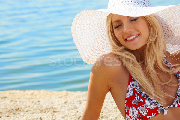 [[stock_photo]]: Détente · femme · image · luxueux · bikini · chapeau