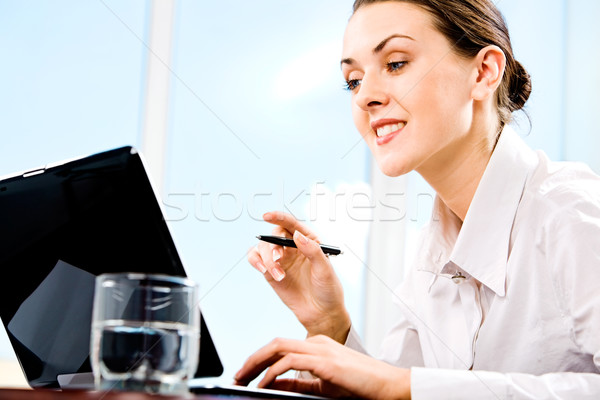 Felelős titkárnő portré számítógép munka üzlet Stock fotó © pressmaster
