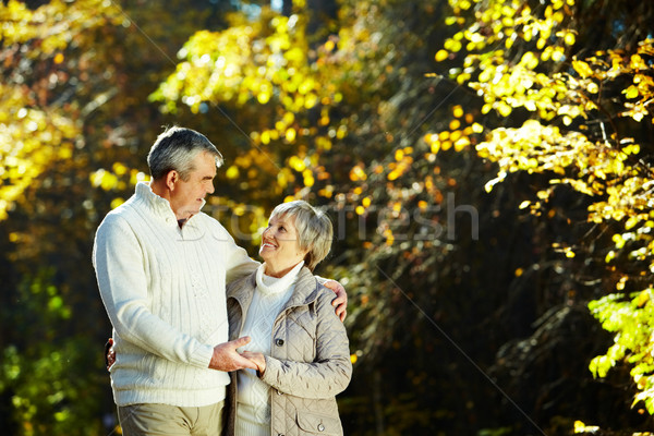 Heureux temps photo couple de personnes âgées temps libre parc Photo stock © pressmaster
