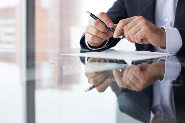 Végső döntés közelkép férfi kezek toll Stock fotó © pressmaster