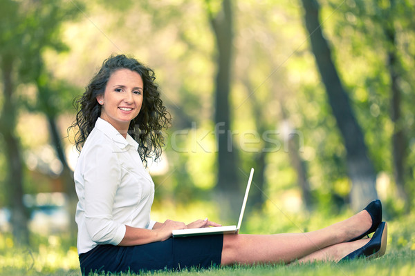 сетей чистый воздух изображение успешный деловая женщина сидят Сток-фото © pressmaster