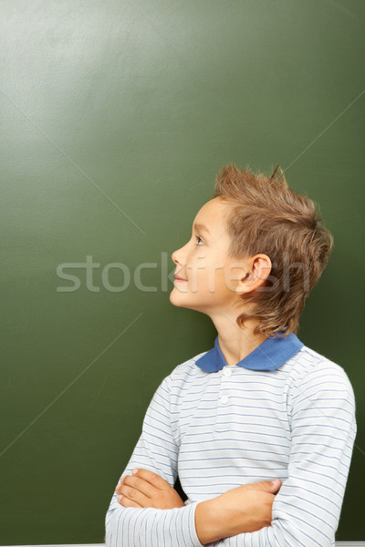 Mirando pizarra retrato inteligentes chico escuela Foto stock © pressmaster