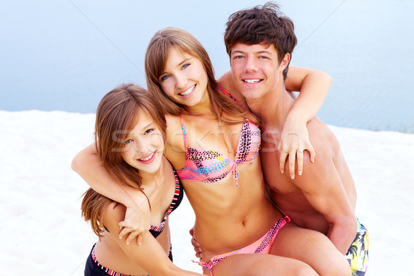 Foto stock: Playa · diversión · tres · adolescente · amigos