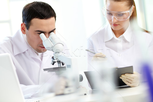 Foto stock: Pesquisa · sério · estudar · químico · elementos · laboratório