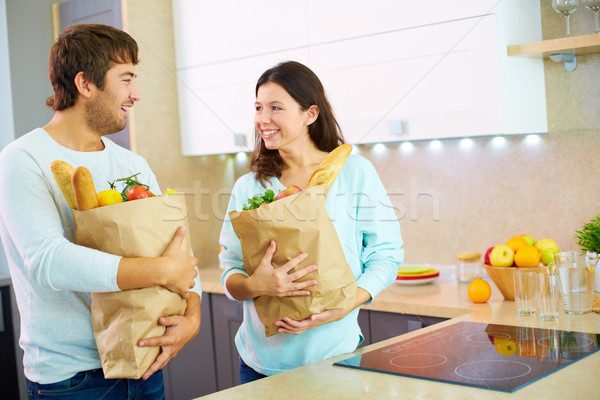 Stockfoto: Supermarkt · mooie · vrouwelijke · echtgenoot · producten