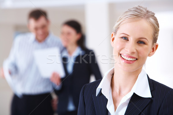 Blond leider portret zakenvrouw naar camera Stockfoto © pressmaster