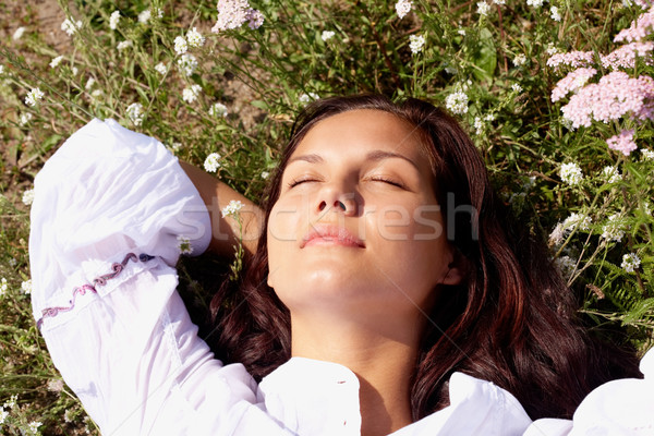 Placer vista hermosa niña dormir aire libre Foto stock © pressmaster
