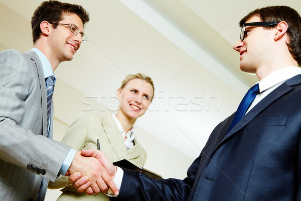 Tökéletes megállapodás portré üzletemberek kézfogás készít Stock fotó © pressmaster