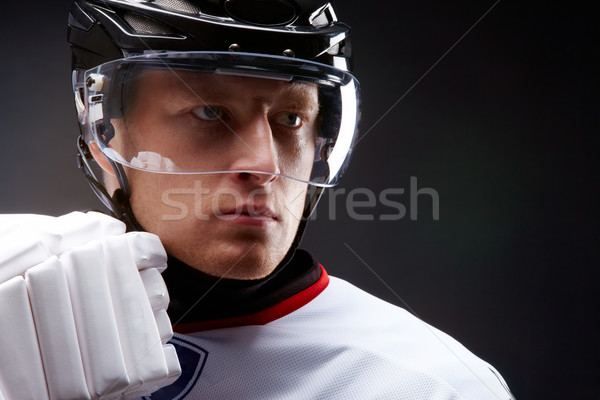 嚴重 播放機 面對 運動員 頭盔 黑色 商業照片 © pressmaster