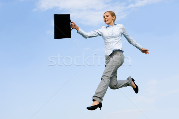 Imagine de stoc: Energie · portret · energic · femeie · servietă · jumping