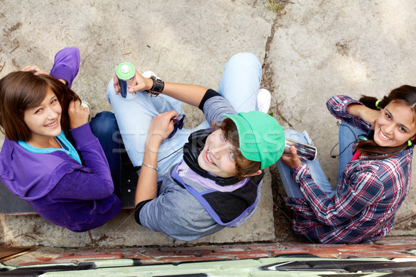 граффити группа подростков аэрозоль краской сидят Сток-фото © pressmaster