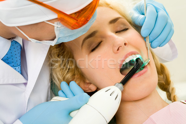 Stock foto: Heilung · Zähne · schönen · weiblichen · öffnen