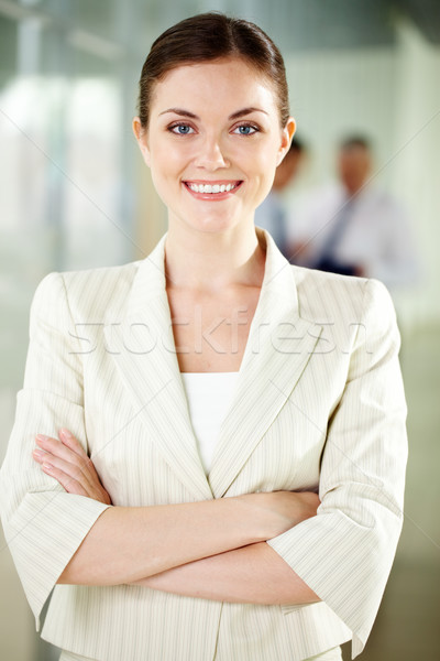 Gelukkig werkgever glimlachend zakenvrouw naar camera Stockfoto © pressmaster
