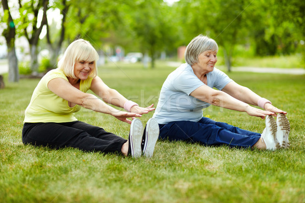 Exercice biceps supérieurs dames corps flexibilité [[stock_photo]] © pressmaster