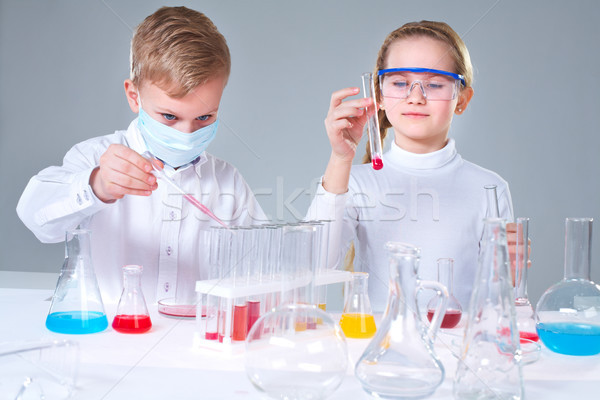 Wetenschappelijk onderzoek team jonge wetenschappelijk student geneeskunde Stockfoto © pressmaster