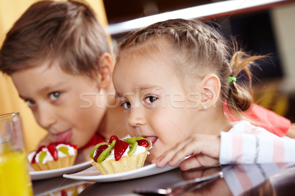 édes falat közelkép aranyos gyerekek élvezi Stock fotó © pressmaster