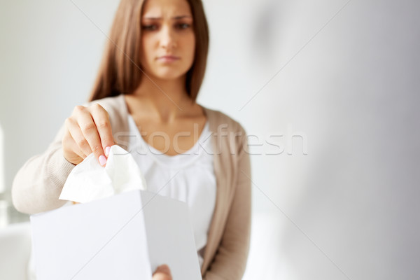 Papírzsebkendő szomorú lány elvesz papír doboz Stock fotó © pressmaster