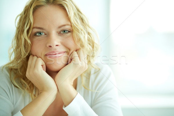 Stockfoto: Charmant · blond · portret · mooie · vrouw · naar · camera