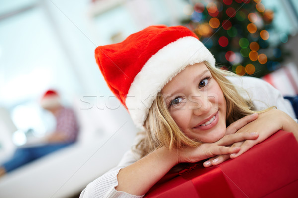 Jongeling geschenk portret vrolijk meisje Rood Stockfoto © pressmaster