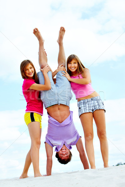 Leuk strand portret gelukkig tienermeisjes Stockfoto © pressmaster