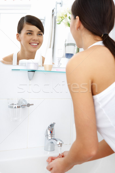 Foto stock: Manhã · imagem · bastante · feminino · olhando · espelho