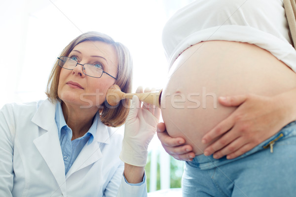Hallgat baba szívdobbanás érett nőgyógyász megvizsgál Stock fotó © pressmaster
