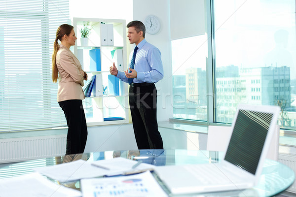 Feszültség üzletember magyaráz valami női kolléga Stock fotó © pressmaster