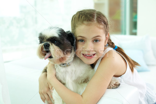 Odaadás portré boldog lány átkarol kutya néz Stock fotó © pressmaster