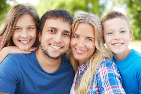 семьи фото счастливая семья четыре глядя Сток-фото © pressmaster