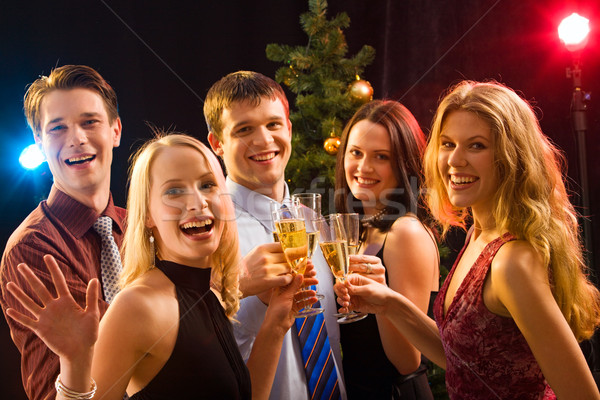Christmas glimlachend groep jongeren genieten cocktails Stockfoto © pressmaster