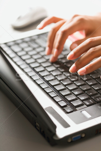 Pracy laptop działalności piękna kobiet ręce Zdjęcia stock © pressmaster