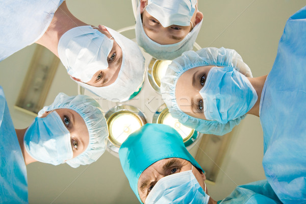 Team medizinischen Personal schauen Kamera Krankenhaus Stock foto © pressmaster