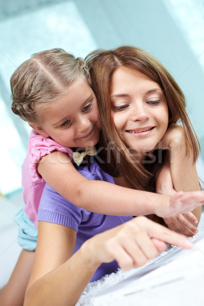 Stock foto: Drücken · Mutter · Tochter · mit · Laptop · zusammen · home