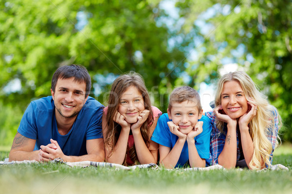 Grama foto família feliz quatro verão sorrir Foto stock © pressmaster