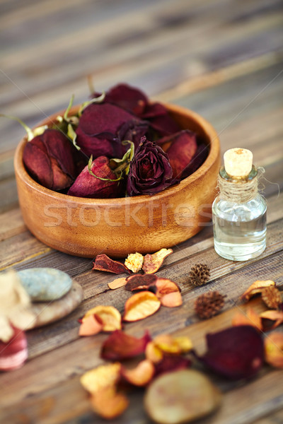 Piękna opieki wyschnięcia róż płatki aromatyczny Zdjęcia stock © pressmaster