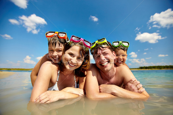Víz fotó boldog család néz kamera mosoly Stock fotó © pressmaster