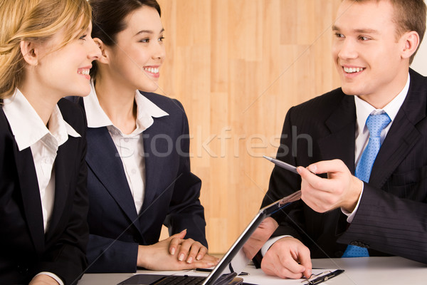 Kölcsönhatás portré boldog üzletember beszél kollégák Stock fotó © pressmaster