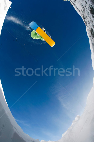 Foto d'archivio: Salto · in · alto · sotto · view · snowboard