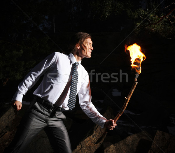 Luz trevas imagem corajoso homem ardente Foto stock © pressmaster