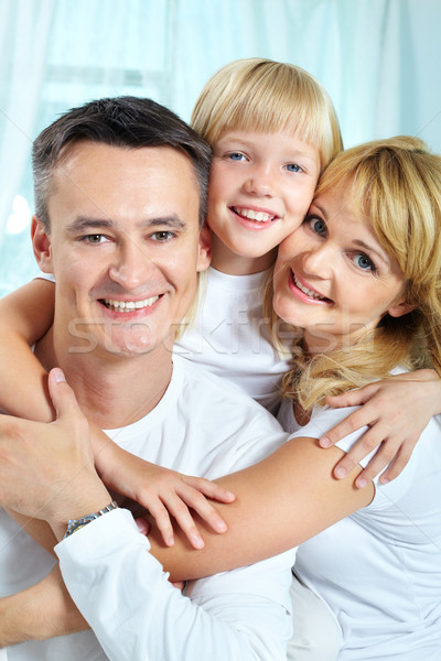 Familienbild glücklich Eltern Tochter schauen Kamera Stock foto © pressmaster