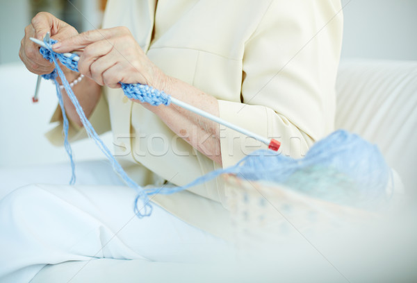 Handarbeiten Hände Senior weiblichen Stricken Wolle Stock foto © pressmaster